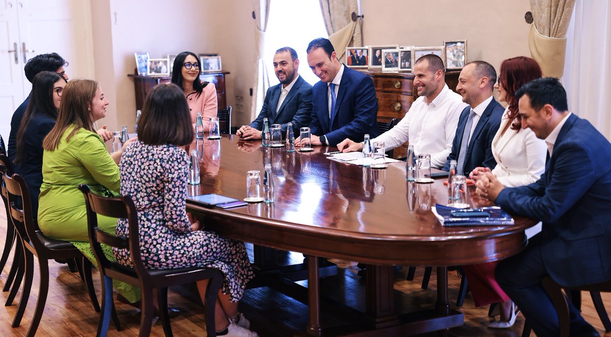 During yesterday's meeting with Hon. Robert Abela, we had the pleasure of discussing a diverse range of topics which are of outmost importance for us youths in today's political climate.
We would like to once again thank the Office of the Prime Minister for its hospitality.