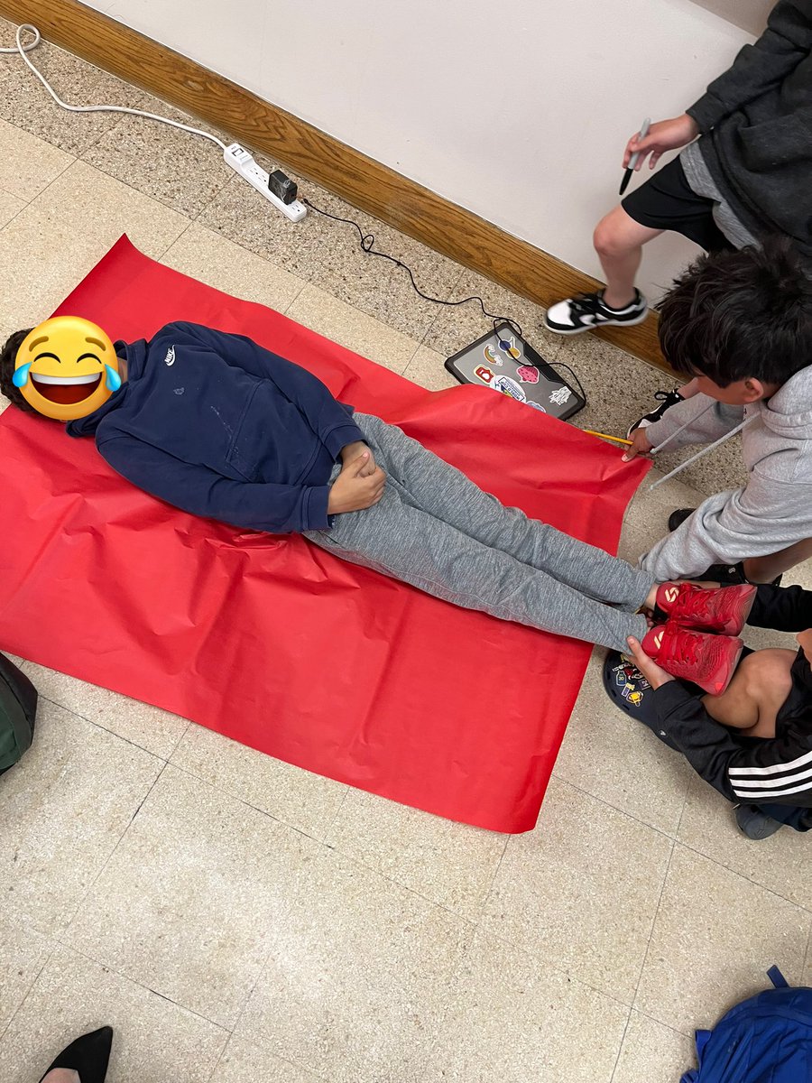 MurphySrta's tweet photo. 5th Ss drawing and labeling los partes del cuerpo 👀🦷👄👃🦵👁️@BobbyBellMS #WeAreChappaqua #SomosChappaqua https://t.co/oz4Yj5iVsf