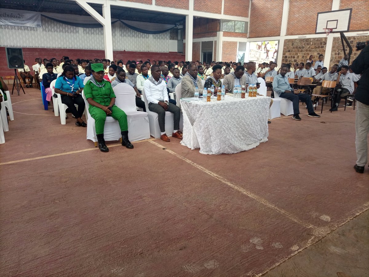 NycRutsiro's tweet photo. Nyuma yo gusura urwibutso rwa #Kinunu urubyiruko rwitabiriye #kwibuka29 urubyiruko rwishwe muri #Jenoside yakorewe abatutsi 1994 rwakomereje muri Salle ya Kivu Hills Academy aho rwahaherewe ibiganiro bitandukanye byateguwe @MiniYouthRwanda @Unity_MemoryRw @Ibuka_Rwanda @CRutsiro https://t.co/d9y0nfCH1G