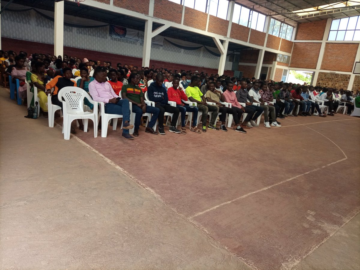 NycRutsiro's tweet photo. Nyuma yo gusura urwibutso rwa #Kinunu urubyiruko rwitabiriye #kwibuka29 urubyiruko rwishwe muri #Jenoside yakorewe abatutsi 1994 rwakomereje muri Salle ya Kivu Hills Academy aho rwahaherewe ibiganiro bitandukanye byateguwe @MiniYouthRwanda @Unity_MemoryRw @Ibuka_Rwanda @CRutsiro https://t.co/d9y0nfCH1G