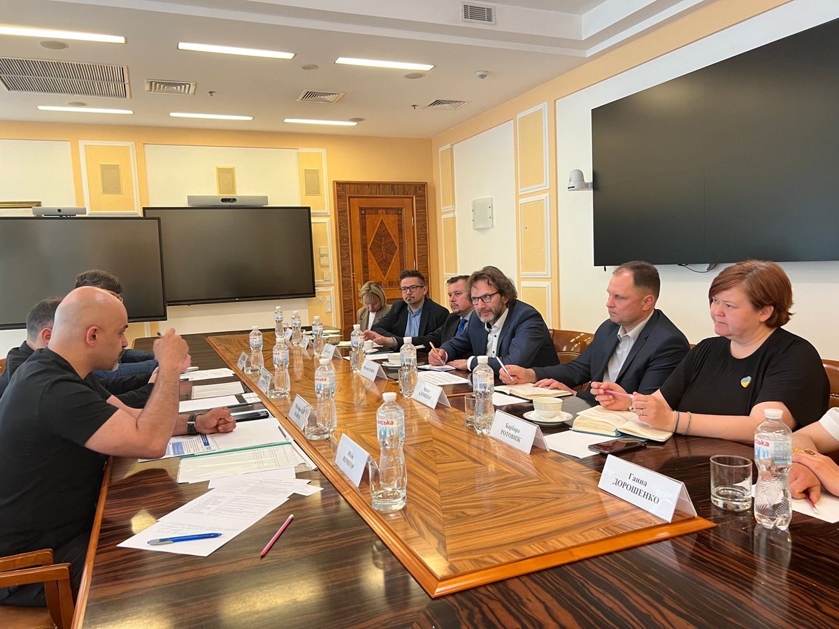 MinForUADev's tweet photo. Capacity building and development of border crossing points are key topics of discussion between @pluimm @ICMPD and @OlKubrakov @mefimus @Ukravtodor_Gov. We are interested in joint projects and are looking for better ways to interact. https://t.co/UnY3bo4VU7