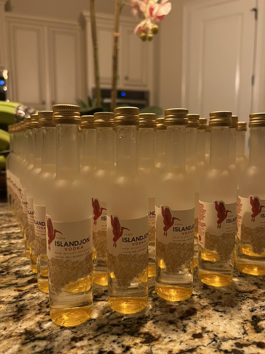 “Alexa play my theme music” 

😤 How we’re marching in to Memorial Day weekend! 🫡

#caribbeanborn 🇹🇹#americanmade 🇺🇸 
#Familyowned #craftvodka #newricheyreserve 
#beach #cookouts #atlcarnival #summervibes