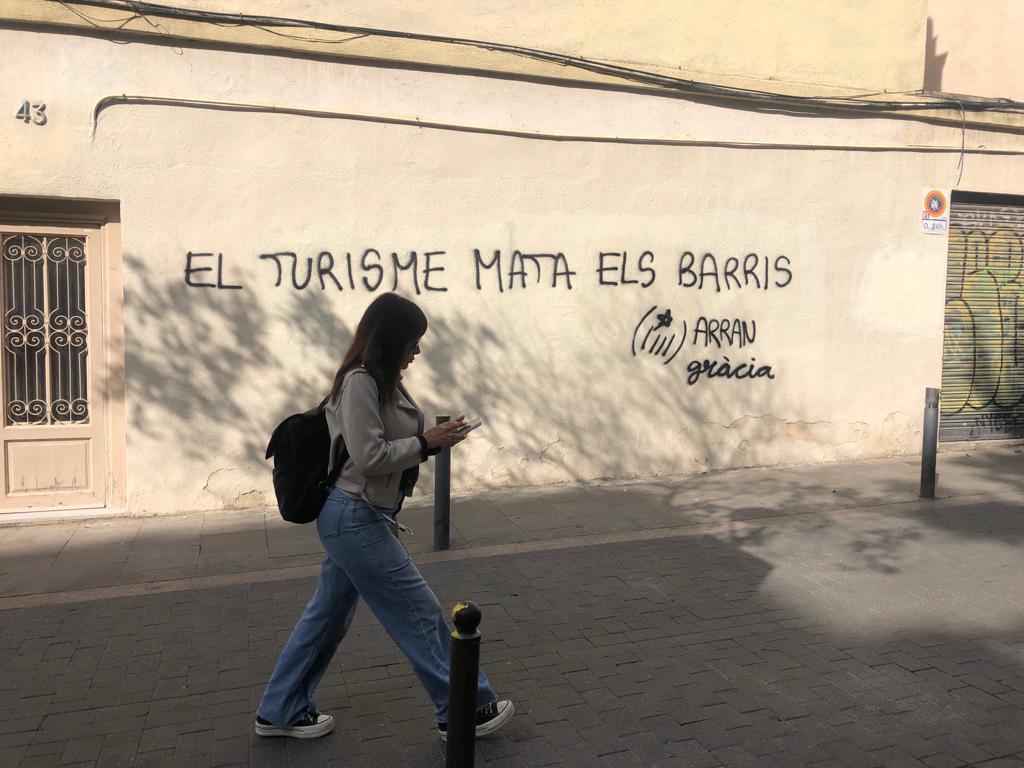As arrivals near pre-pandemic levels, mass tourism regulation has surfaced as a political hot-button topic across Spain ahead of local and regional elections on Sunday. But an anti-tourism sentiment is also bubbling up in cities like Barcelona reuters.com/world/europe/s…