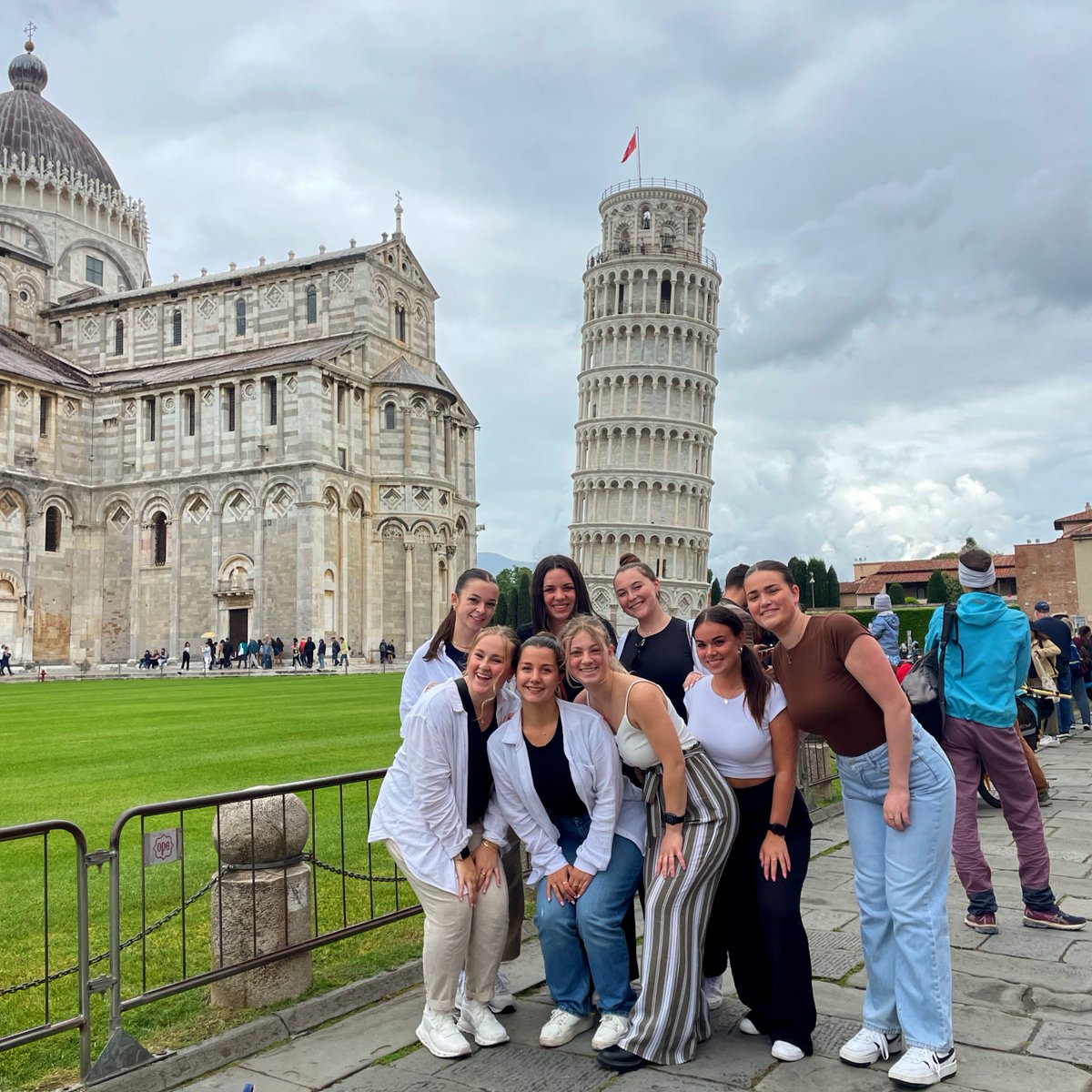 OSUGlobal's tweet photo. Taylor Macchia and friends visit the Leaning Tower of Pisa during @FRITatOSU "The Italian City" education abroad program. #BuckeyesAbroad #ASCintheField @ASCatOSU https://t.co/mmaJrnyp21