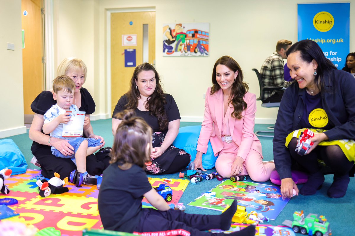 KensingtonRoyal's tweet photo. The brilliant @kinshipcharity helps families across the UK where grandparents, relatives or friends raise someone else's child.

Spending quality time with these families today has been wonderful. https://t.co/0btALGJlxe