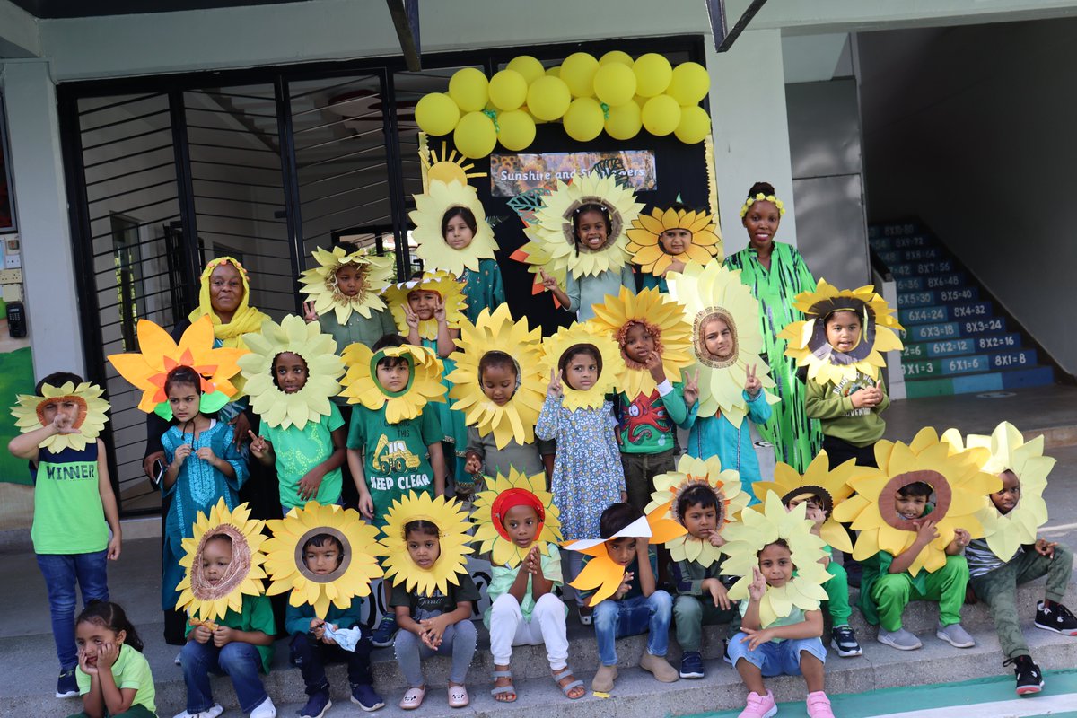 JafferyAcademy's tweet image. We are all golden Sunflowers inside!
K2 Yellow bloomed in their yellow and green outfits looking like Sunflowers...........
They showcased their confidence and talents through poems, songs and true facts about the sunshine and the sunflower.

#presentations #integratedlearning