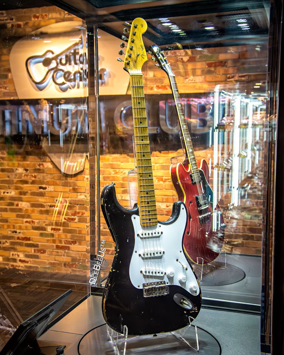 Just a pair of average #guitars spotted at Guitar Center #NYC in May 2015... 😉

#EricClapton #es335 #blackie #stratocaster #fender #gibson #cream #blindfaith #derekandthedominoes #guitar #vintageguitars #vintagegibson #vintagefender #guitarphotography #guitartourism