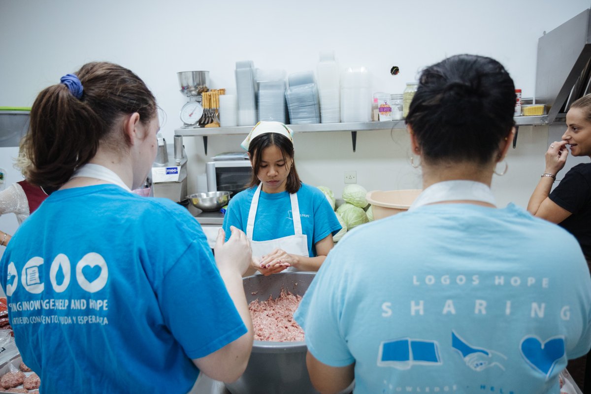 logoshope's tweet image. Sharing Help
In the ports we visit, we partner with many like-minded local organisations, assisting them in serving the local community. The crew get involved in different community activities, such as food distribution, construction or assisting in educational events.