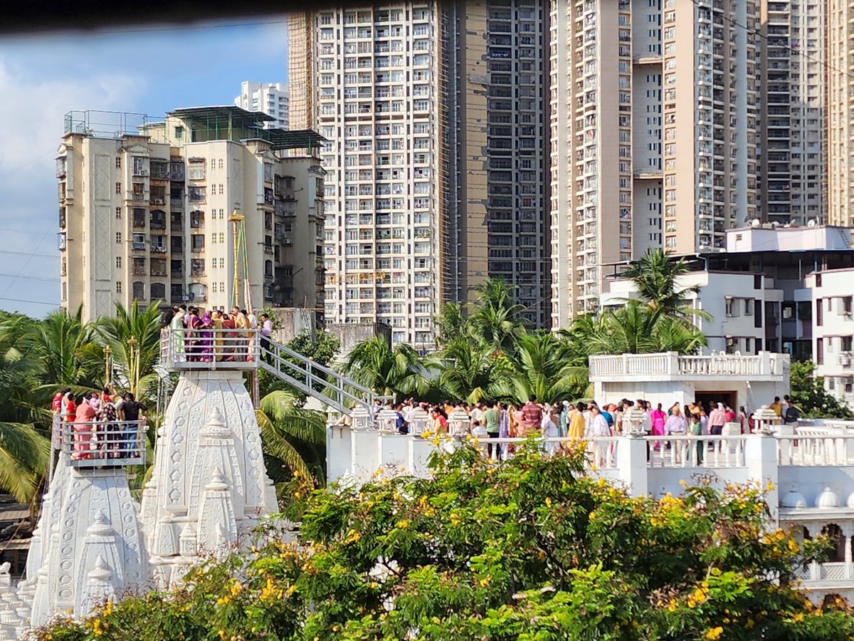 gurjarmat's tweet image. New dhaja celebration on the occasion of 32nd varshganth at Sarvodaya Parshwanath nagar jain derasar.
#derasar #32nd #celebration #mulund