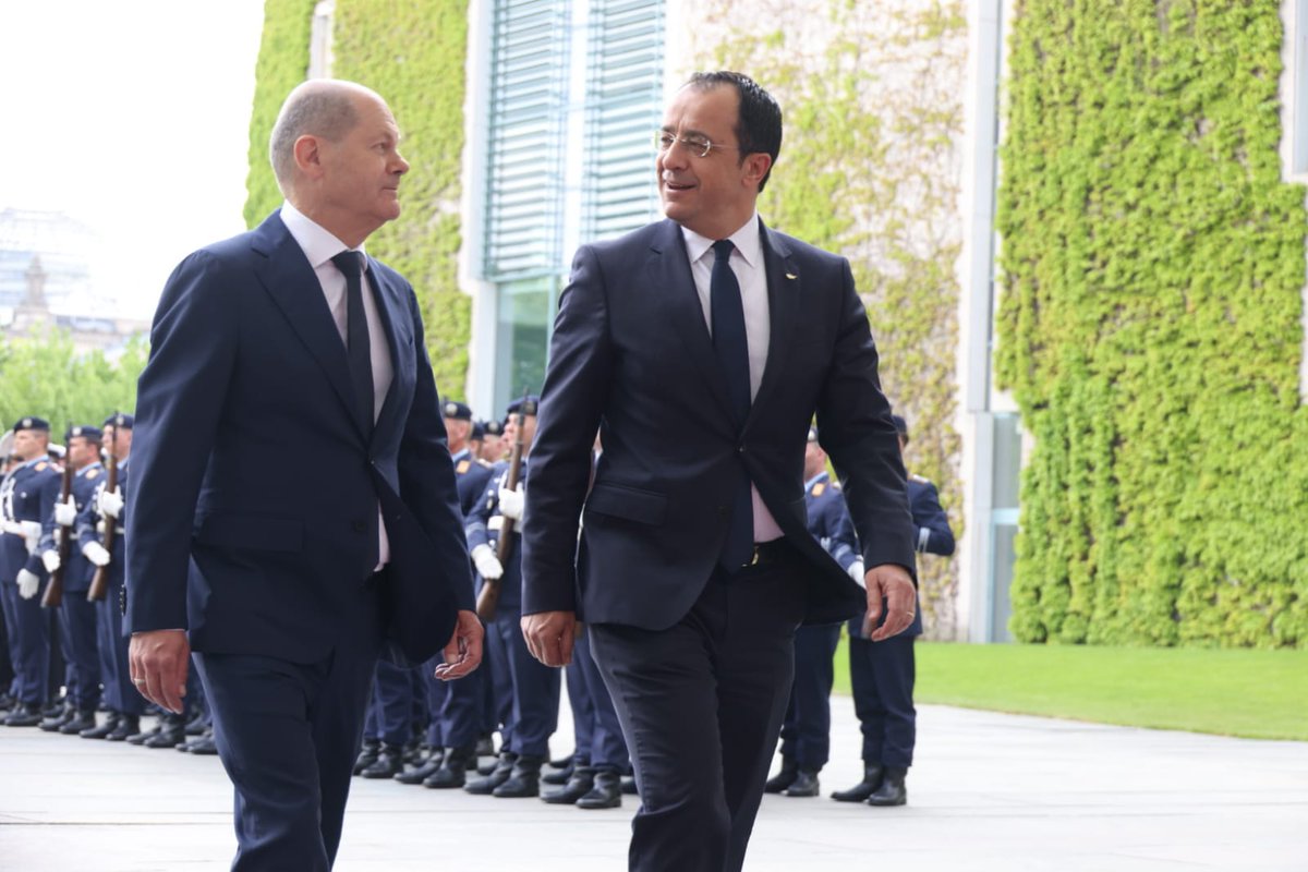 CYpresidency's tweet photo. Συνάντηση του ΠτΔ 🇨🇾 @Christodulides με τον Γερμανό 🇩🇪 Καγκελάριο @OlafScholz. Βασικό θέμα συζήτησης η πρόταση του ΠτΔ για ενεργότερη εμπλοκή της ΕΕ 🇪🇺 στις προσπάθειες επίλυσης του #Κυπριακού, η ενίσχυση των διμερών μας σχέσεων και ζητήματα που άπτονται της ατζέντας της ΕΕ. https://t.co/rUOxRRl2x4