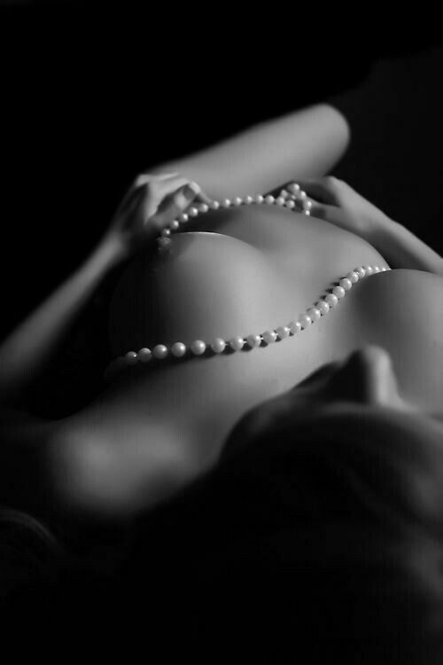 Le corps de la femme est comme l'océan,
Même par temps calme il demeure troublant...

~ Jean Claude Richier