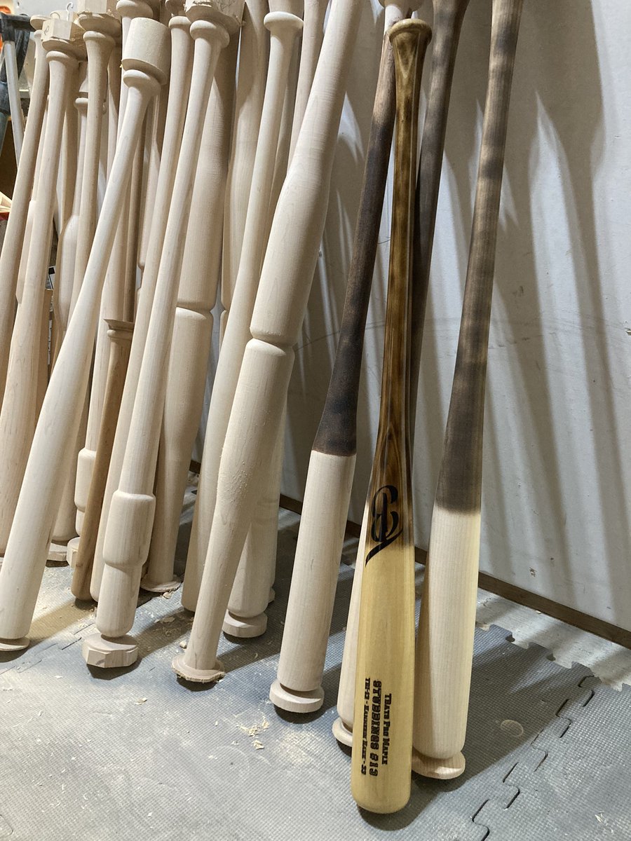 TBats_'s tweet photo. Feel the burn on the I13 Hammerin’ Hank model. 🤯😍👊
#tbats #baseball #baseballbat #woodbat #baseballcanada #homerun #custombats #baseballlife #baseballseason #bigleague https://t.co/LImKStPu6Y
