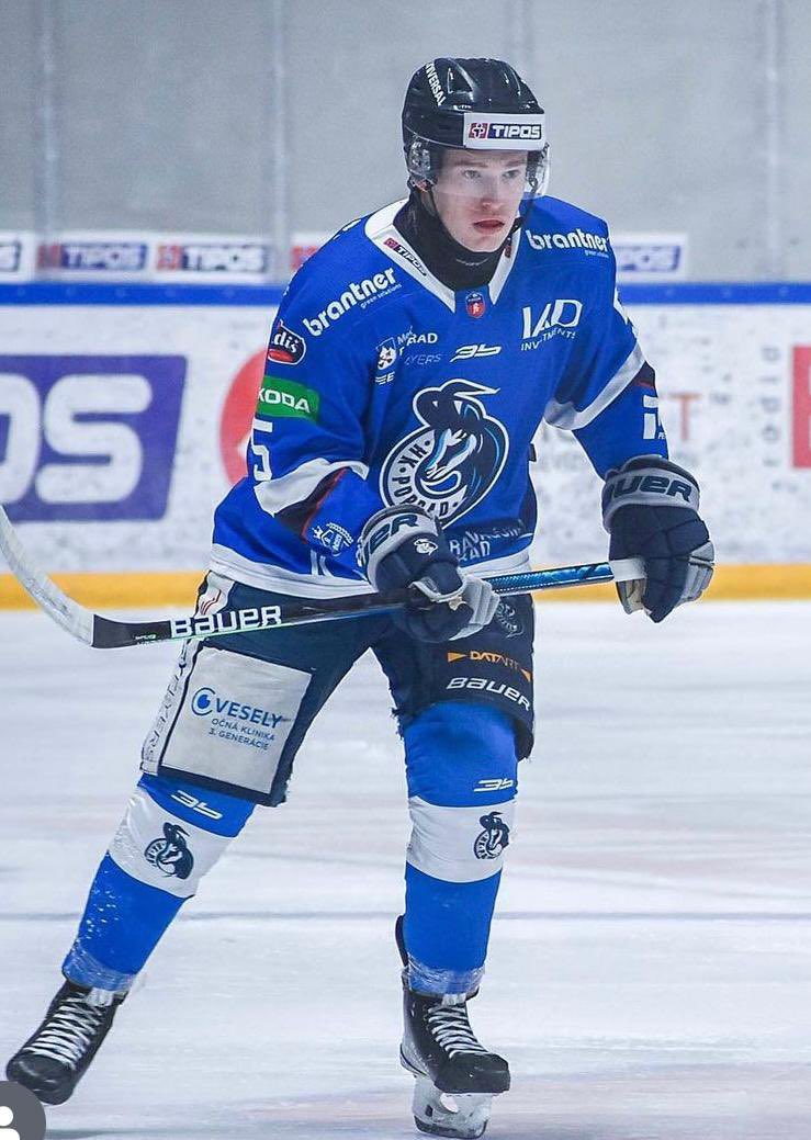TomasVosvrda's tweet photo. Novým klientem #unlimitedhockeyagency se stal Maroš Mešár @marosmesar6 , mladý obránce @hkpoprad 🤝🏻 Maroš nás oslovil a my jsme s radosti se hned dohodli na spolupráci . Děkujeme za důvěru a přejeme hlavně pevné zdraví ✊🏻 #dman #maros #mesar #hkpoprad #slovakia https://t.co/e8yvXdObP1
