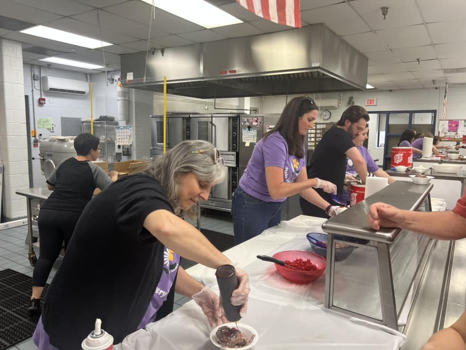 WeAreEGTSD's tweet photo. What a fun night! The SMS #ArtShow, #BookFair and #StringsConcert, Home and School Ice Cream Social and EGEA Pie a Teacher offered something fun for everyone! Thank you to the staff and parent volunteers, as well as our students and families! #egtsdproud https://t.co/IBjAE4eTQE