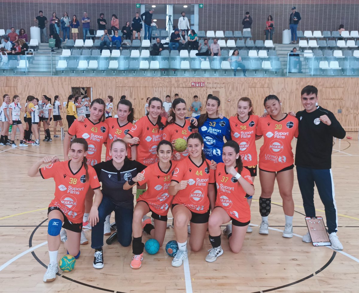 CHSantAndreu's tweet photo. Victòria del Cadet Femení A envers l'Handbol Sant Cugat!💪 Acabem la temporada invictes al Camp del Ferro!! Vamooos!!🧡🖤🧡
#andreuencsgo #handbol #santandreu https://t.co/RHGiU8WdI4