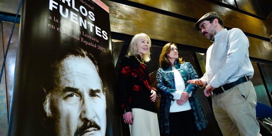 TrendingNews_1's tweet photo. Anuncian la convocatoria del Premio Internacional Carlos Fuentes a la Creación Literaria en el Idioma Español 2023  https://t.co/i3GMe1sXG2  #cultura https://t.co/DGVAl88hg5