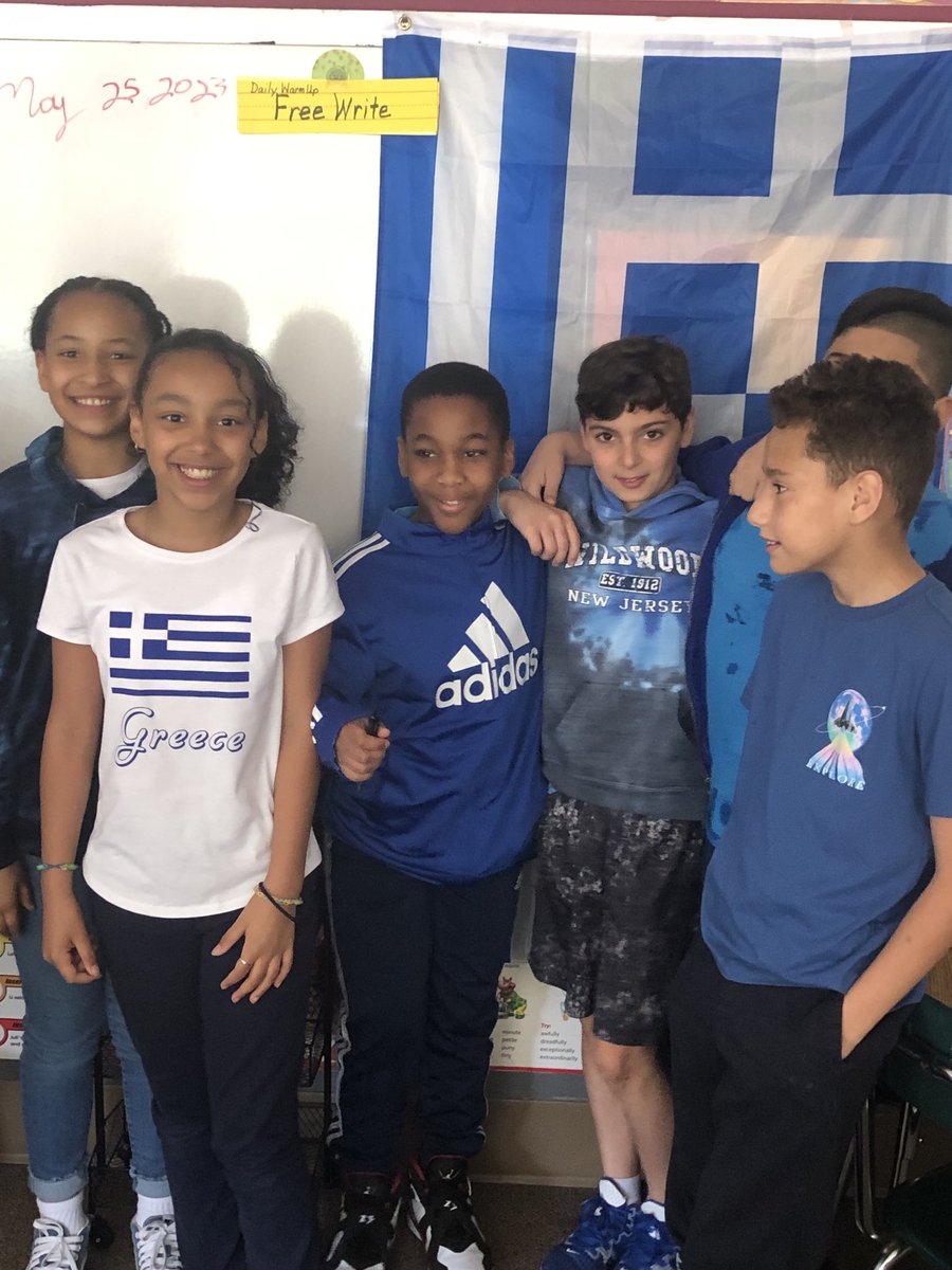 MrsMGallo's tweet photo. Ready for Heritage Day to start! #greece and grade 5 https://t.co/IDd16qD2BA