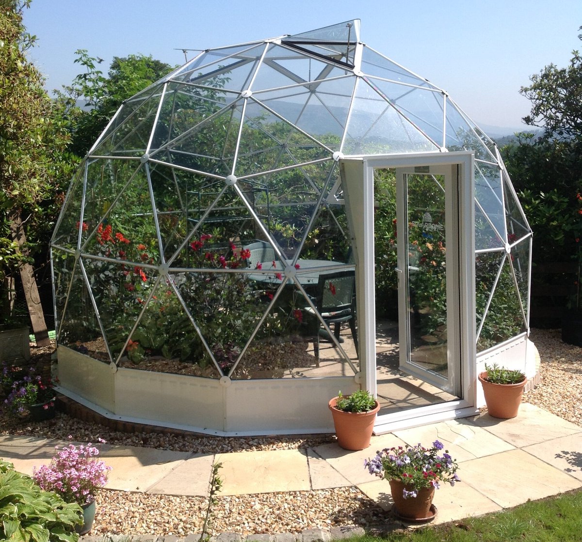 #ChelseaFlowerShow 23 is all about restorative power of gardens and gardening. 

Our domes are not only visually stunning, but they also provide a range of benefits for plants and gardeners alike. 

Find out more at solardome.co.uk/domestic/

#gardening #RHSChelseaFlowerShow