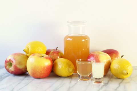 LoriShemek's tweet photo. Consume apple cider vinegar or lemon water with dinner or after dinner to balance blood sugar. 

Any time you can reduce the glucose response at night or while you are inactive will mean better quality sleep and health. 

1/2 - 1 tablespoon diluted in water. Taking a walk after a meal works too!