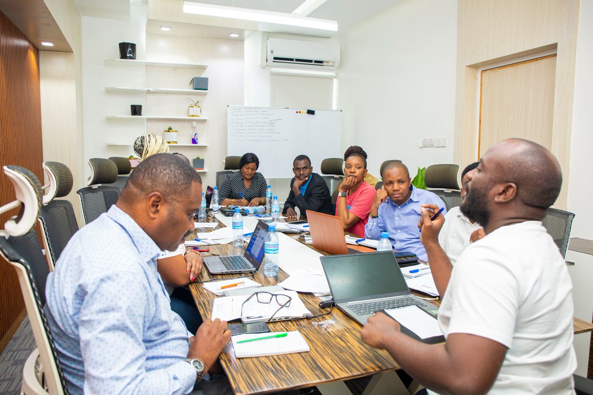 JamiiMedia's tweet photo. Training Day 4/5
Our participants heard from industry experts Mr.Rugambo Rodney the CEO of @betika_tz who spoke to them on "How to apply core marketing principles for effective media business" this is to assist them with seeking markets with their agenda based content #DMIP https://t.co/7VDeBjG8O8