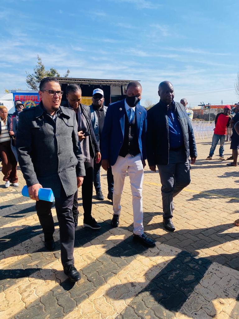 TheJoburgMayor's tweet photo. A public library, as an essential pillar in democracy, provides opportunities for citizens to develop the skills needed to gain access to information. Lehae Library is a world-class African facility that will benefit the youth of this community #OpeningLehaeLibrary https://t.co/HyFzMvnP4V
