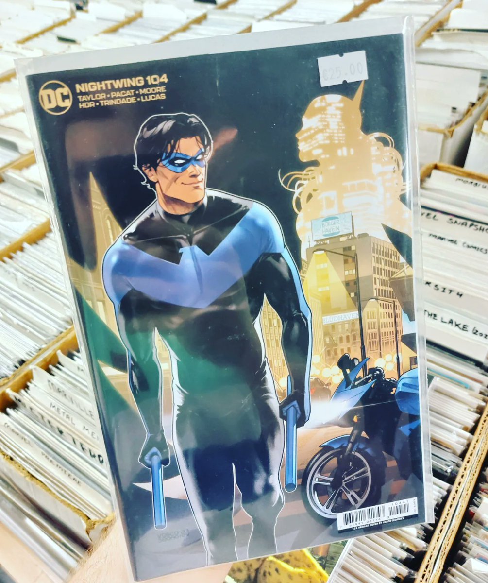 Another perfect issue of Nightwing from @TomTaylorMade & #TravisMoore. Unlimited power for a limited time, Dick Grayson certainly makes the most of his time in this one. Grab the regular cover from @Bruno_Redondo_F, or the 1in25 variant from @vascogeorgiev.