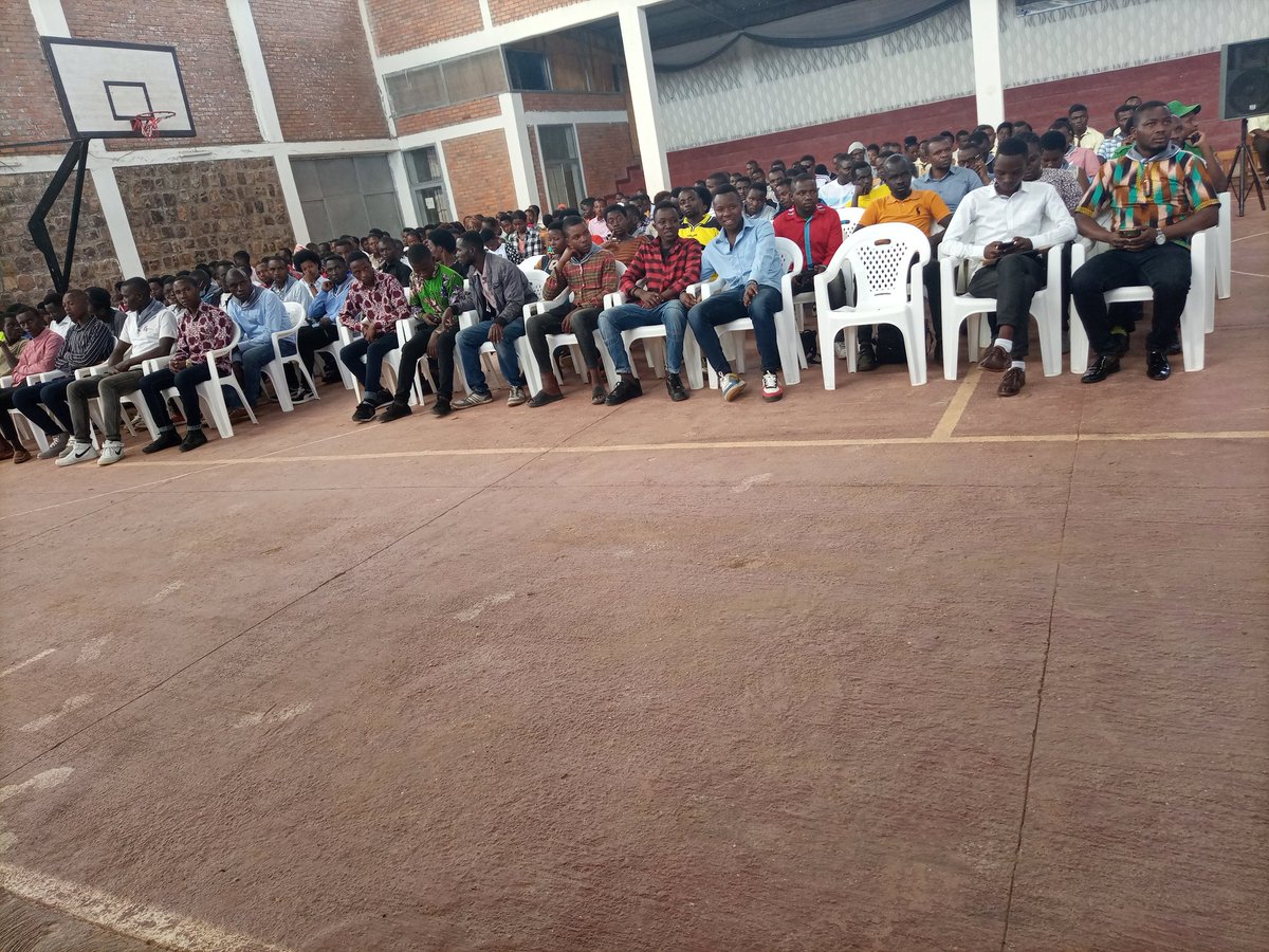 NycRutsiro's tweet photo. Umushyitsi mukuru akaba n'Umusenateri Hon.@FNsengaa ari gutanga ubutumwa ku Rubyiruko rwitabiriye #Kwibuka29 Urubyiruko rwazize Jenoside yakorewe Abatutsi mu 1994 @RutsiroDistrict #Kinunu @MiniYouthRwanda @RwandaYouth @Unity_MemoryRw @RwandaLocalGov https://t.co/0iP3o3vJuy