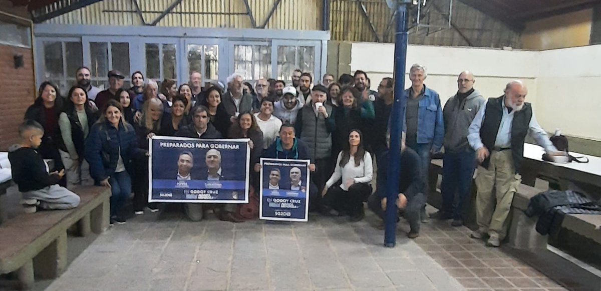 EmilioACaram's tweet photo. Reunión club YPF #AvanzaMendoza
#PrimeroMendoza
#502D @grcarmonac @Lilipaponet @ariel_poves @cachipj @FedeAPrado @Guadalajara__ @juliobellido @alberlopc @MHinojosaMza https://t.co/OsNlYy0XwK