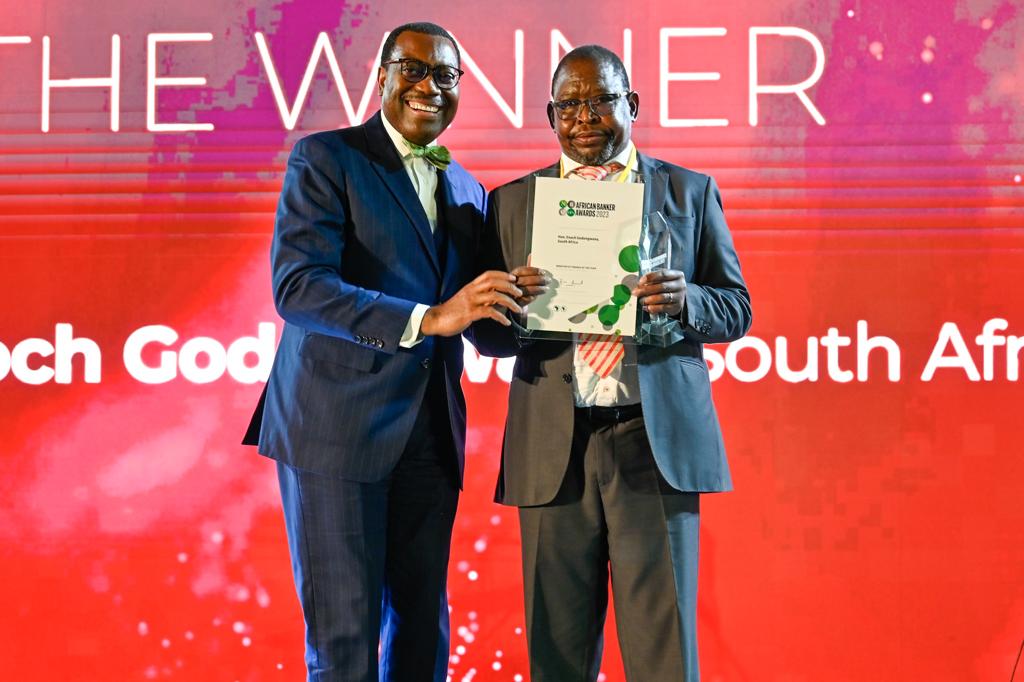 President @akin_adesina announced the 'Minister of Finance of the Year' at the #AfricanBankerAwards in Sharm El Sheikh, Egypt. Winner Enoch Godongwana, South Africa's Minister of Finance, danced his way to receive the trophy. The Bank is a high patron of the awards #AfDBAM2023