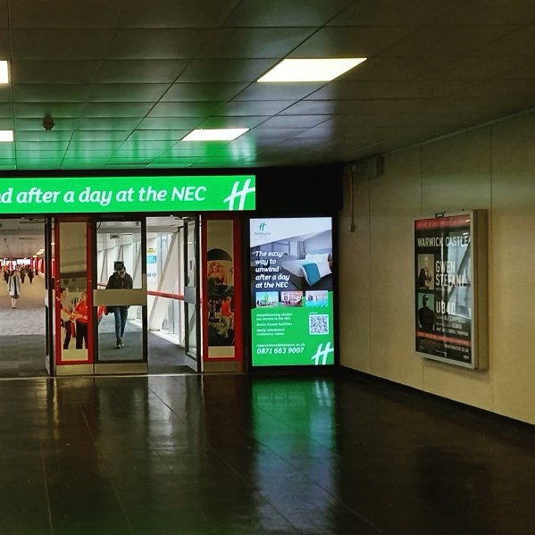 👉Swipe to see the full picture 📸 @holidayinnbirminghamairport x Panda Press At the NEC! #holidayinnbirmingham #pandaprint #digitalsignage #necbirmingham