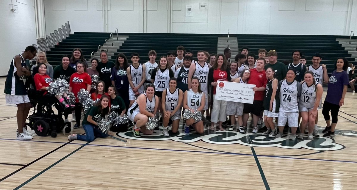 THANK YOU to @SpecOlympicsNY for your vision & continue support of all things @UnifiedSportsNY. Honored to have our group show our appreciation. @shengsterman you're a 🤩Unified Mom & leader! 💪❤️#inclusion #gamechanger @ShenAthletics
