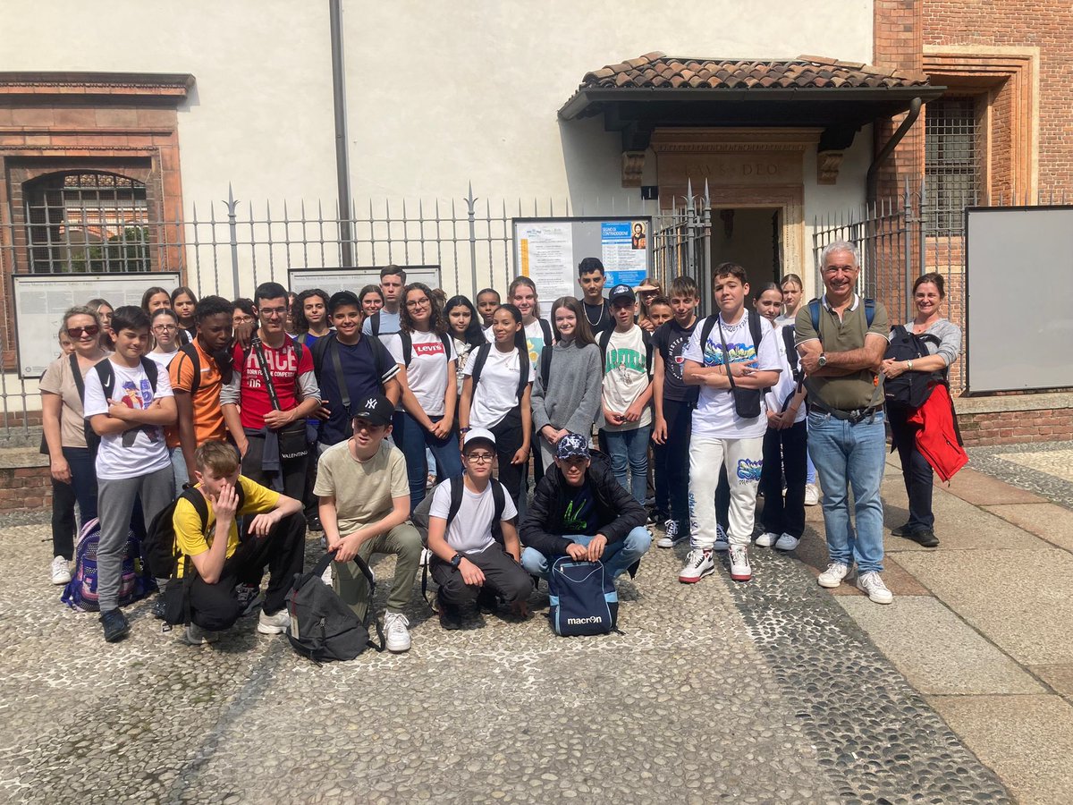 Voyage à Milan avec des élèves de 5ème.
Merci à nos professeurs accompagnateurs pour ce superbe voyage . Visite du Duomo , de la galerie Vittoro Emanuele, du Théâtre de la Scala et bien  d’autres encore. Merveilleux !