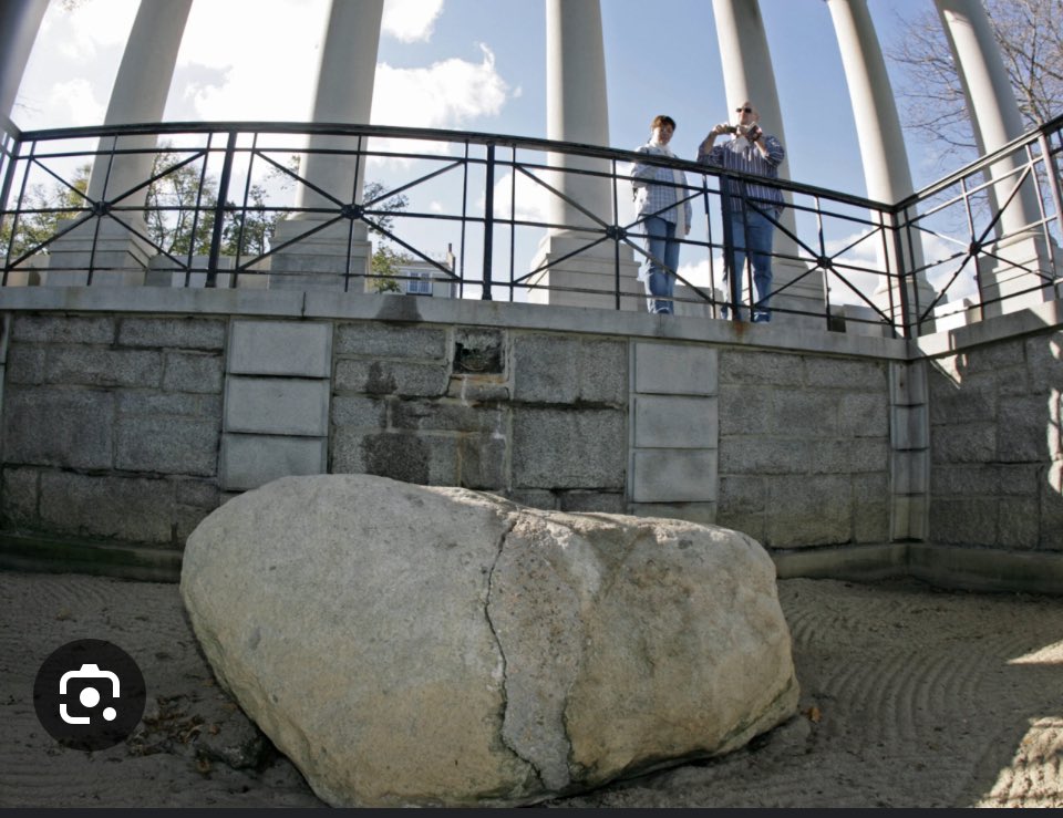 👉Plymouth Rock at High Tide and Low Tide 

“In the year of our Lord Sixteen hundred and twenty”

👉Sea rise is never going to be on my worry list, never 👈