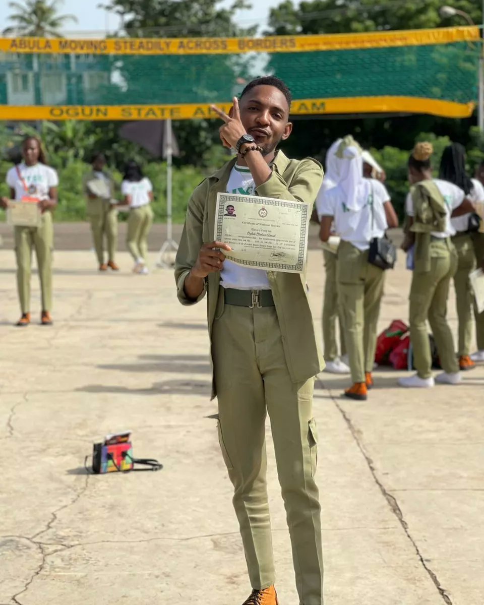 The (this) cycle is now complete;
Let us start yet another
In hope that one day we will return to say
It is complete.

Let us now live the life we dreamt and talked about.

#NYSC 
#PassingOutParade