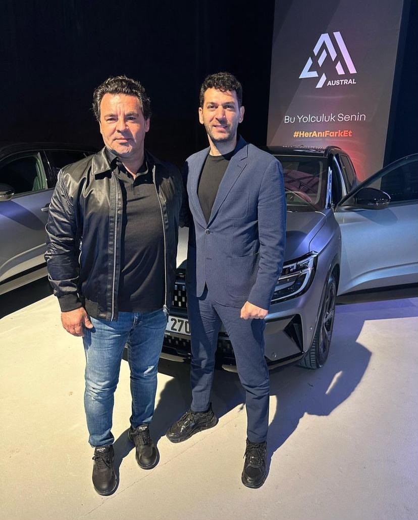 thinkermurat's tweet photo. Murat Yıldırım ✗ Renault Türkiye 💙 https://t.co/OkbAwSY3Nd