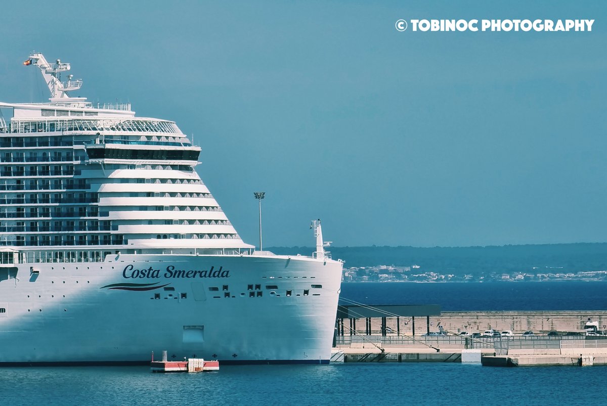 It'll always be mental to me just how big cruise ships are! 😯📸

#cruiseship #spain #palma #mallorca #palmademallorca