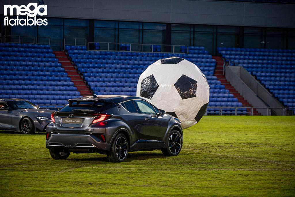 Megaflatables1's tweet image. @RRGgroup  putting our hard wearing inflatables to the test with  a game of carball.
#giantinflatable #giantinflatablefootball #inflatablefootball #carball #carfootball #megaflatables #inflatablesports #sportevent #carevents #carshows