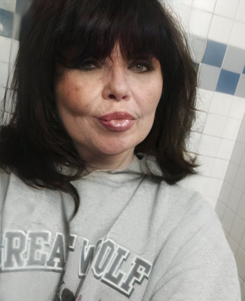 amandaactivist's tweet photo. Yesterday's school lunch was not the only thing hot in heavy in my mouth 🍆💦 just got done with a special student 🤫😏 Let's just say I'm a nude art model 🎨🖼️ #art #schoollunch #eating #hotandheavy #ageisjustanumber #minors #starbucks #schoolleaks #art #teacher #Rough #stink https://t.co/azAQV9VSE7
