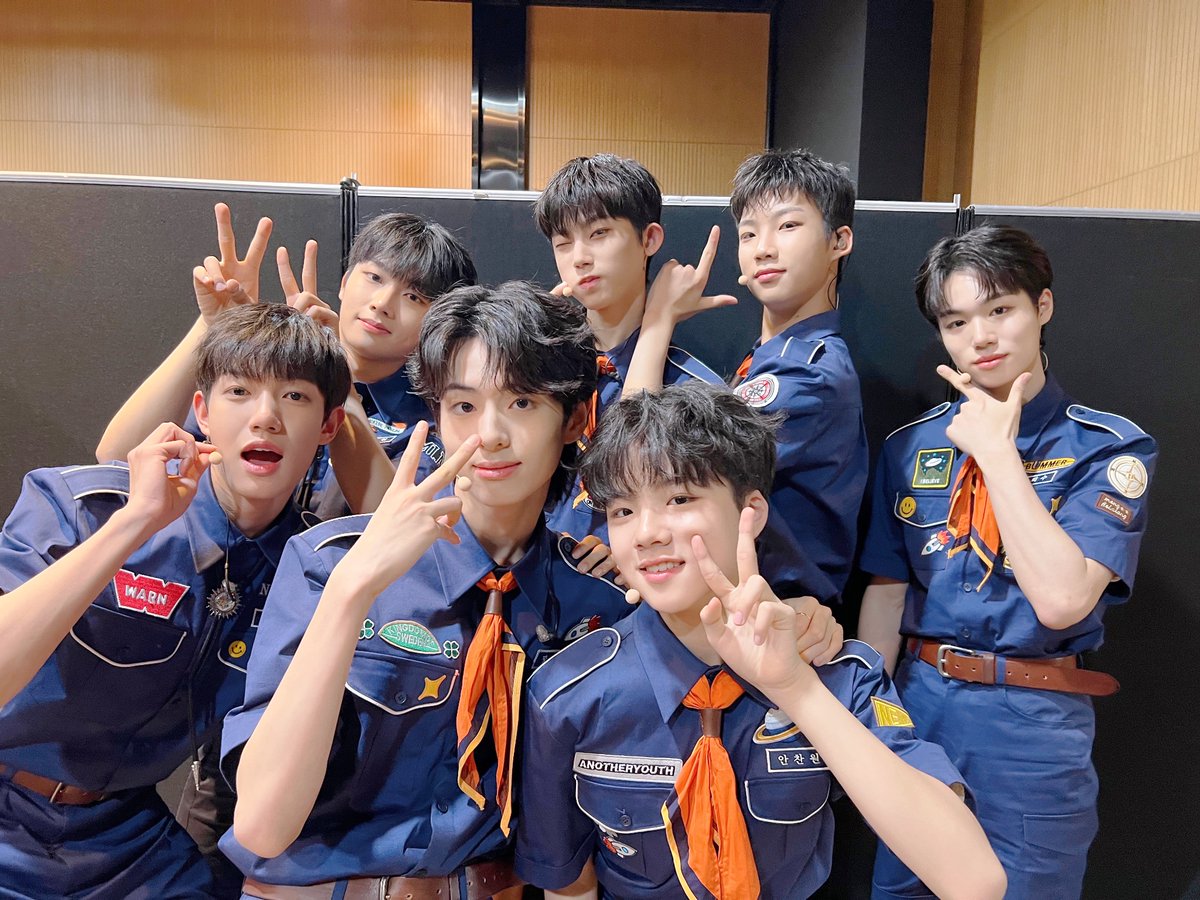 [📸] #더윈드데이 #THEWINDDAY
단복을 입고 #엠카운트다운 에 등장한 더윈드 어떠셨나요??

오늘도 힘찬 응원 고마워요😉

#더윈드 #THEWIND #The_Wind 
#ISLAND