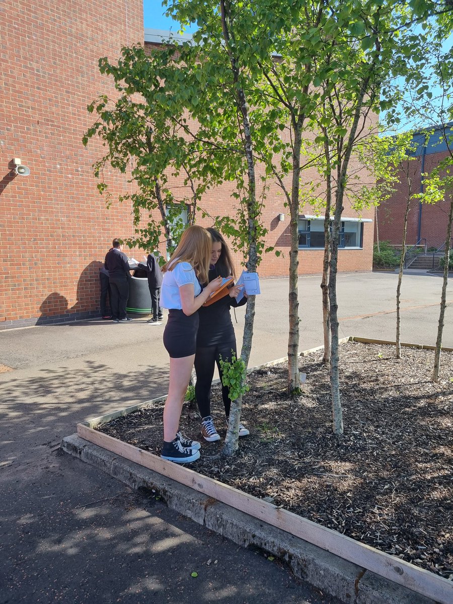 MissBaxter7's tweet photo. Sunny weather treasure hunts are back 😎 https://t.co/JmDm7JWyxA