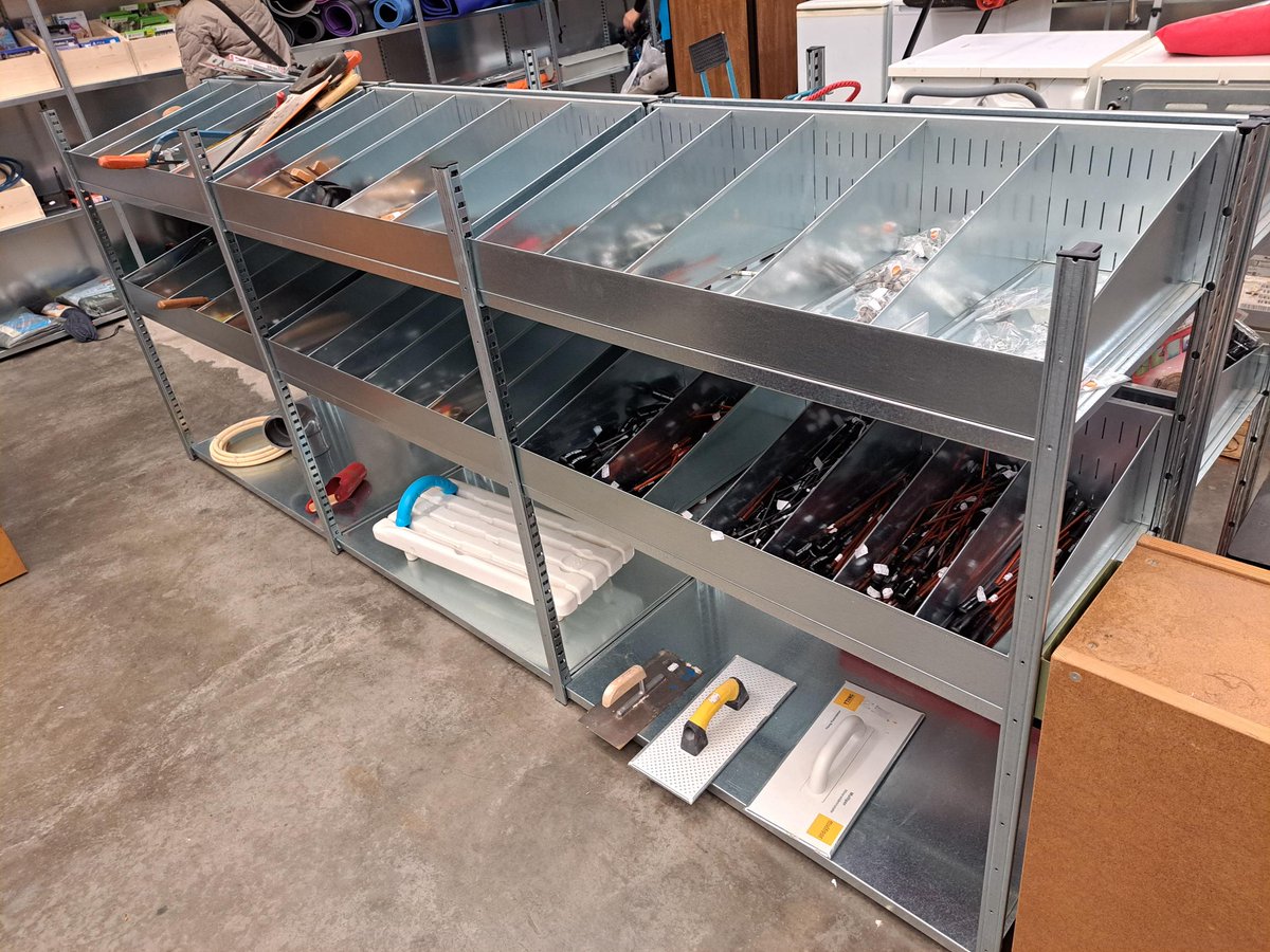 QuickRack's tweet photo. 2 Switch Arnhem heeft haar winkel prachtig ingericht met ons duurzame Combirek en Novarek.
Een bezoek aan deze kringloopwinkel is absoluut de moeite waard. https://t.co/RsdQ0PxbdW