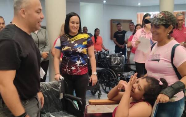 Sistema del 1×10 del Buen Gobierno responde a las solicitudes en materia de salud al pueblo

Lee + aquí 👉 acortar.link/sNbfvb

#JuntosPorCadaLatido
#VivirYProtegerAlPueblo
<a href="/NicolasMaduro/">Nicolás Maduro</a>
<a href="/MagaGutierrezV/">Magaly Gutiérrez Viña</a>