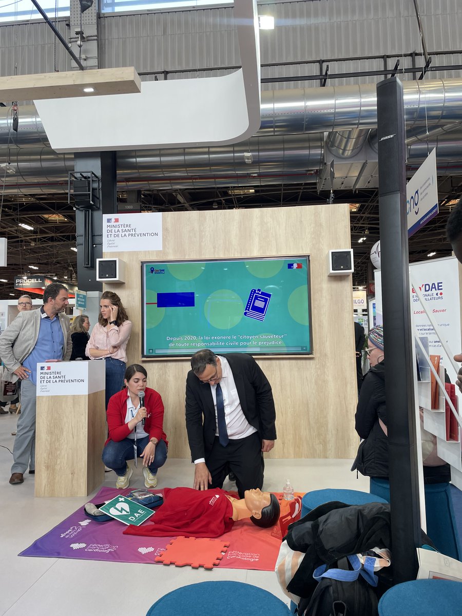 Pour notre participation au <a href="/SalonInfirmier/">Salon Infirmier</a> 👨‍⚕️ nous avons mené une action de prévention en partenariat avec <a href="/Sante_Gouv/">Ministère de la Santé</a> en proposant une initiation et démonstration aux gestes qui sauvent 🫀 !

1 vie = 3 gestes
Appelez le 15, massez, défibrillez

👉fedecardio.org/je-m-informe/a…