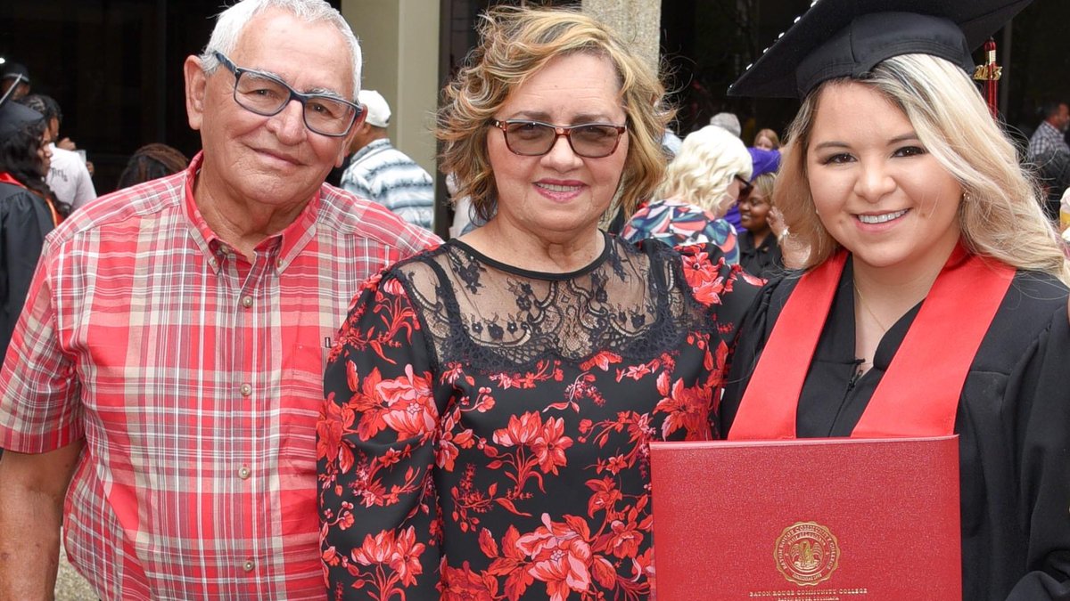 MyBRCC's tweet photo. Many graduates π shared their special day with family and friends. Priceless moments like these last a lifetime. Congratulations #MyBRCC graduates! #BRCCGrad #BRCCProud π» https://t.co/hZcTRGSxSI