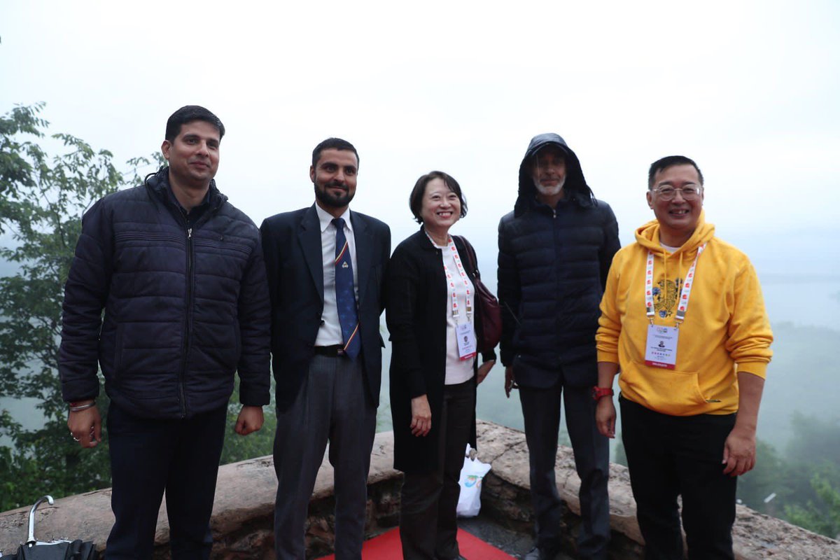 #G20 TWG delegates find themselves captivated by the mystique of Pari Mahal in #Srinagar,the clouds giving it an even more ethereal look amidst the majestic #Zabarwan Hills.
#G20Kashmir #parimahal #beautiful #heritagemonument #architecture 
@SyedAbidShah @g20org