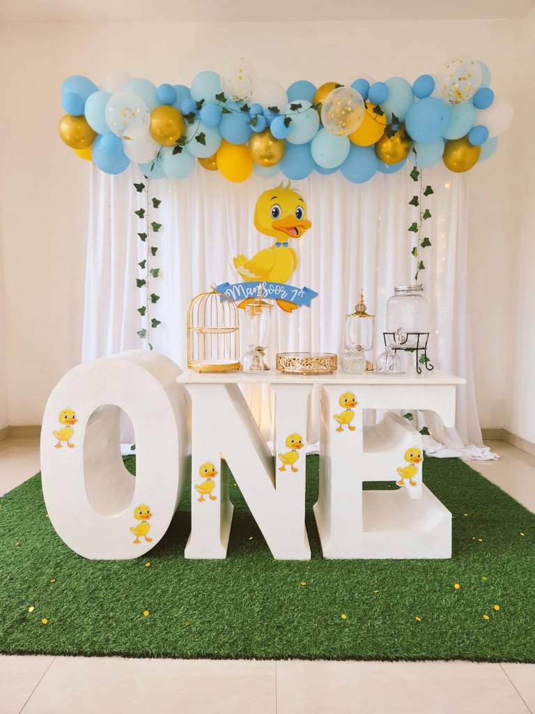 She_is_Nu's tweet photo. අද මං ගාල්ලේ කරපු ගොduck ඩෙකරේෂන් එක!
😍✨️🐥
#ppbynu #partypartylk https://t.co/HNRIxJRuIh