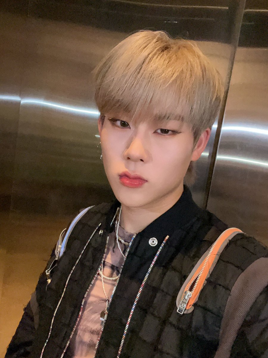 OfficialMONSTAX's tweet image. 오늘 엠카로 이번주 시작!!!!!
엠카 그리고 몬베베는 사랑입니다❤ #주헌