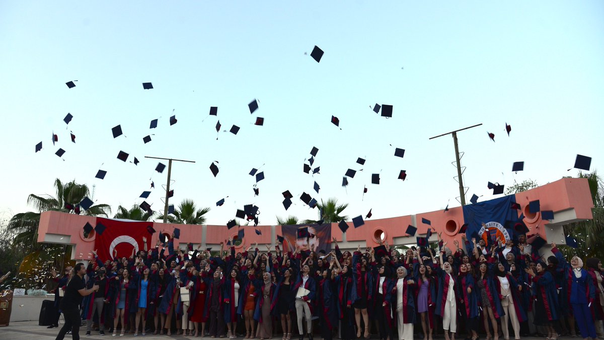 Hemşirelik Fakültemiz 2. Dönem Mezunlarını Meslek Hayatına Uğurladı 👩🏻‍🎓👨🏻‍🎓

Detaylar 🔗 mersin.edu.tr/haberler/37738…

#MersinÜniversitesi