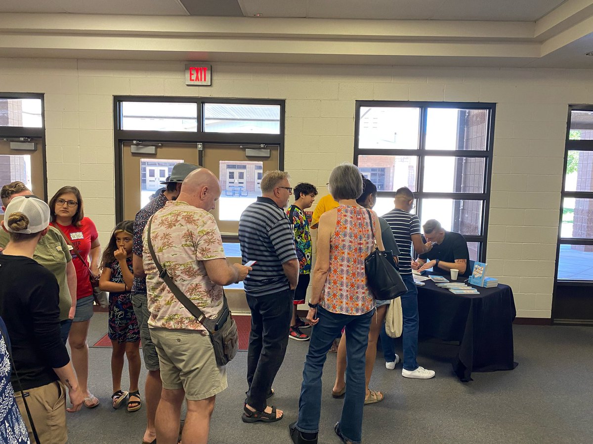 josh_a_scott's tweet photo. I had such a wonderful experience kicking off “The Flannelgraph Tour” at The Well last weekend! @ryangear77 was a fantastic host, and is leading such a lovely community near Phoenix. Much gratitude for having me, and for supporting the book! 

Next stop: Atlanta on June 4! https://t.co/QfE1QD4JrZ