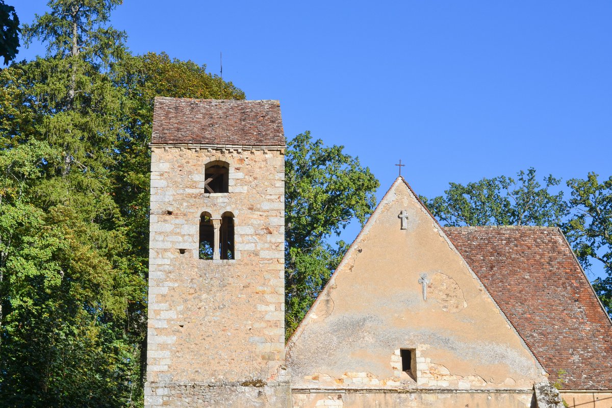 ChateauSully71's tweet photo. 🔵𝐂𝐇𝐀𝐏𝐄𝐋𝐋𝐄 | La chapelle date du XIIème siècle, et a été remaniée entre le XIV et le XVème siècle.
Tous les Mac Mahon à partir de Jean baptiste arrivé d’Irlande au XVIIIème siècle, reposent ici.
Sauf Patrice de Mac Mahon, 1er Duc de Magenta,inhumé à l’Hôtel des Invalides! https://t.co/LJfeZqTBqJ